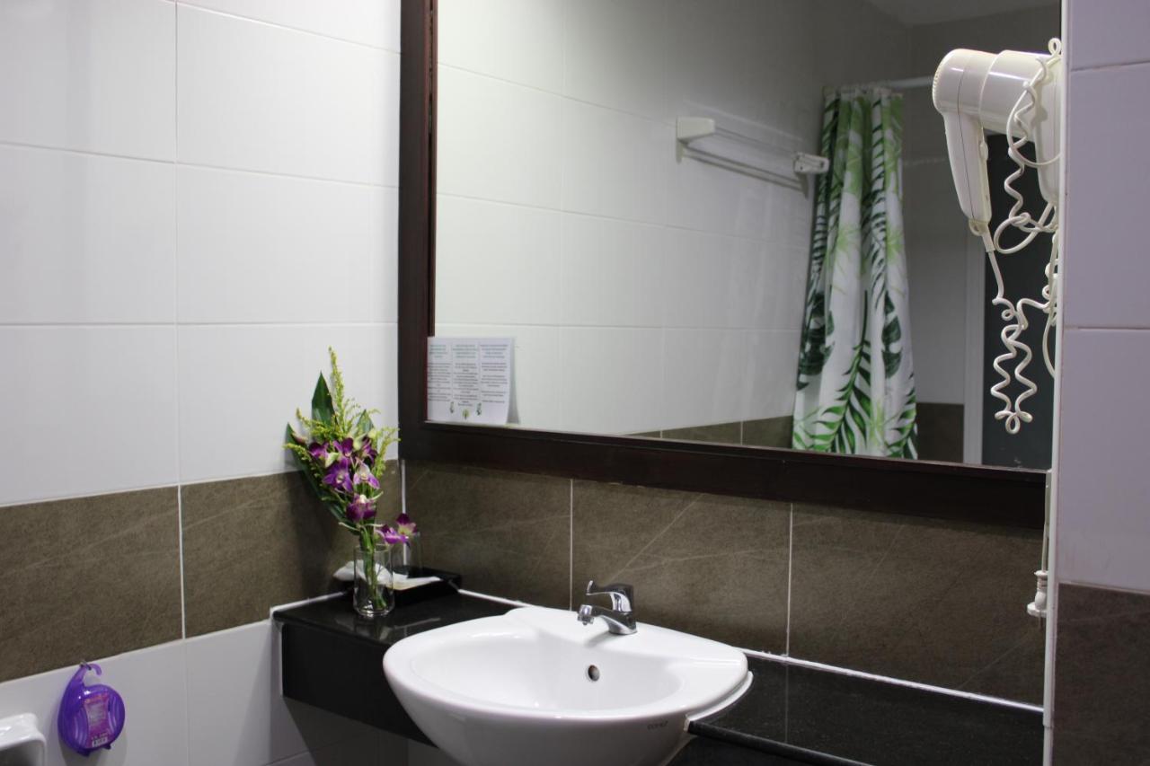 Chana Hotel Phuket Exterior foto